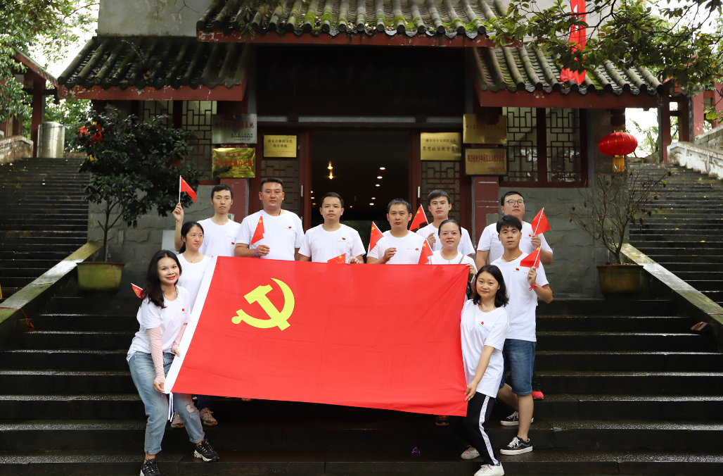 不忘初心，，，，，，，切记使命，，，，，，，凝聚实力，，，，，，，坚定信仰——成都支部七·一纪念运动